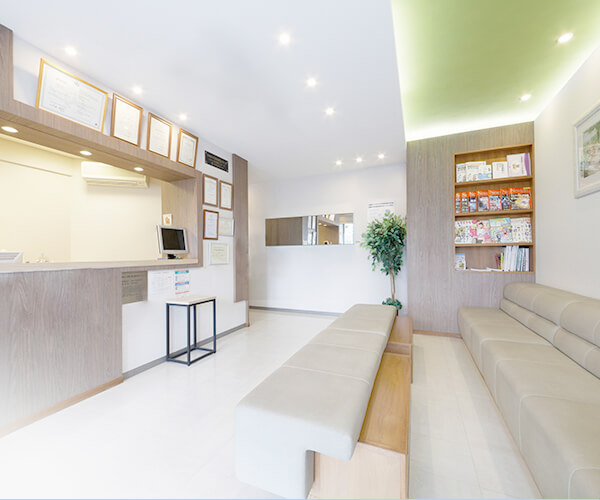 ただ一筋患者さんの笑顔のために丁寧でわかりやすい治療説明を行い、患者さんが納得し満足していただける 診療を心がけています。